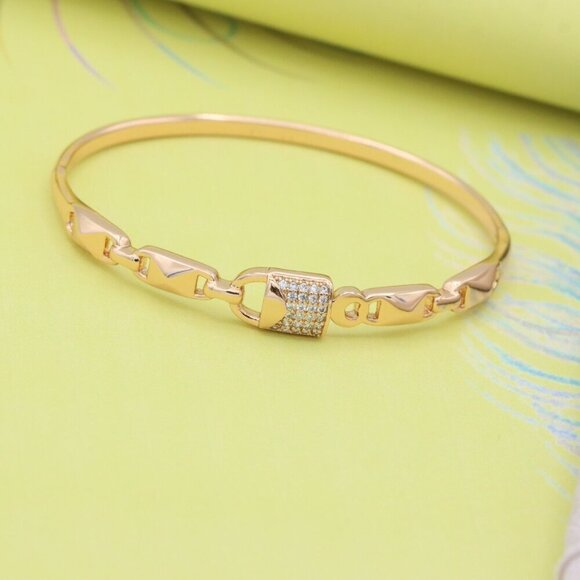 Elegant Rose Gold Bangle with Textured Links and Diamond Accents, XPBL0457 - Picture 3 of 12